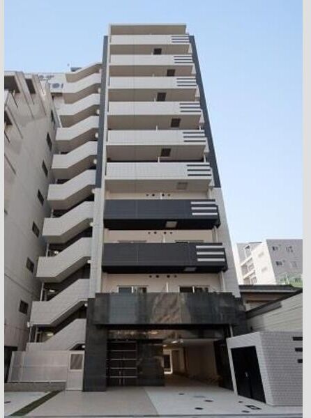 なんばで過ごした夜を、部屋まで引きずらない